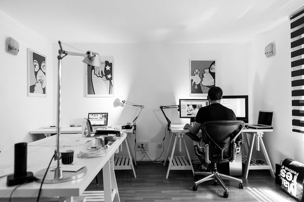 Ergonomia krzeseł obrotowych: jak znaleźć części idealne dla Twojego biura
